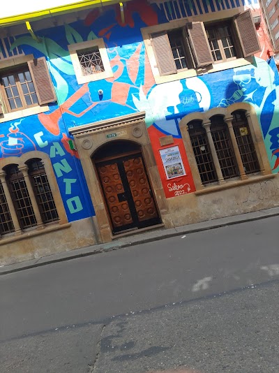 Casa Quiebra Canto