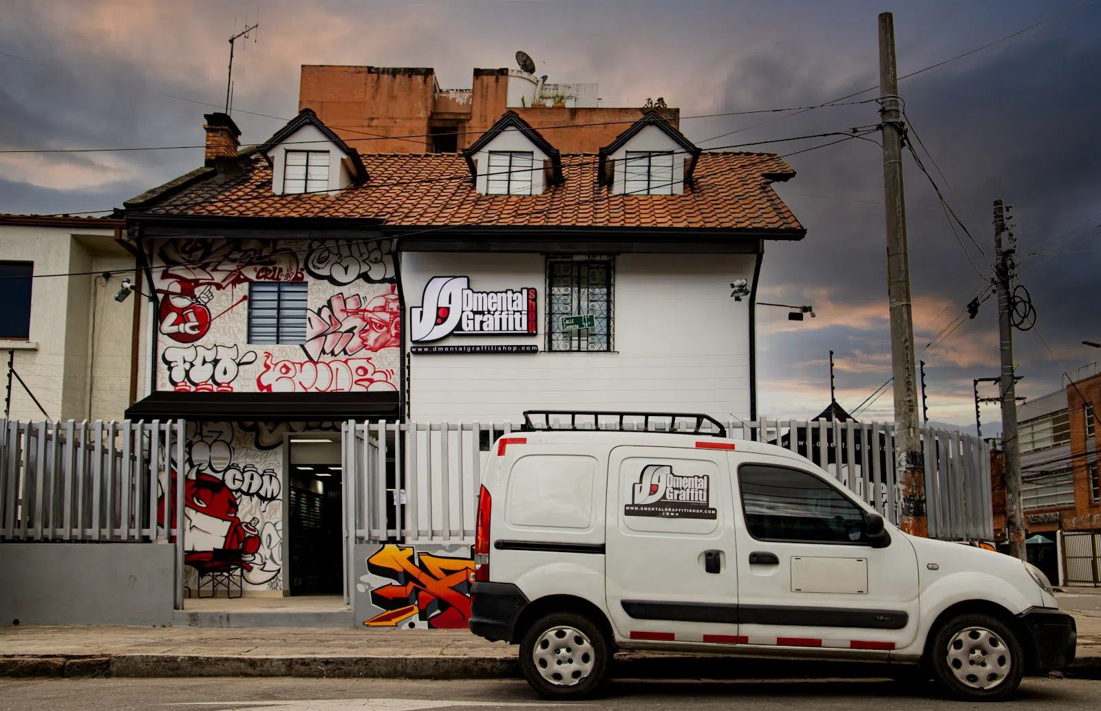Fun Graffiti Workshop: The Art of Aerosol and Color, Bogotá