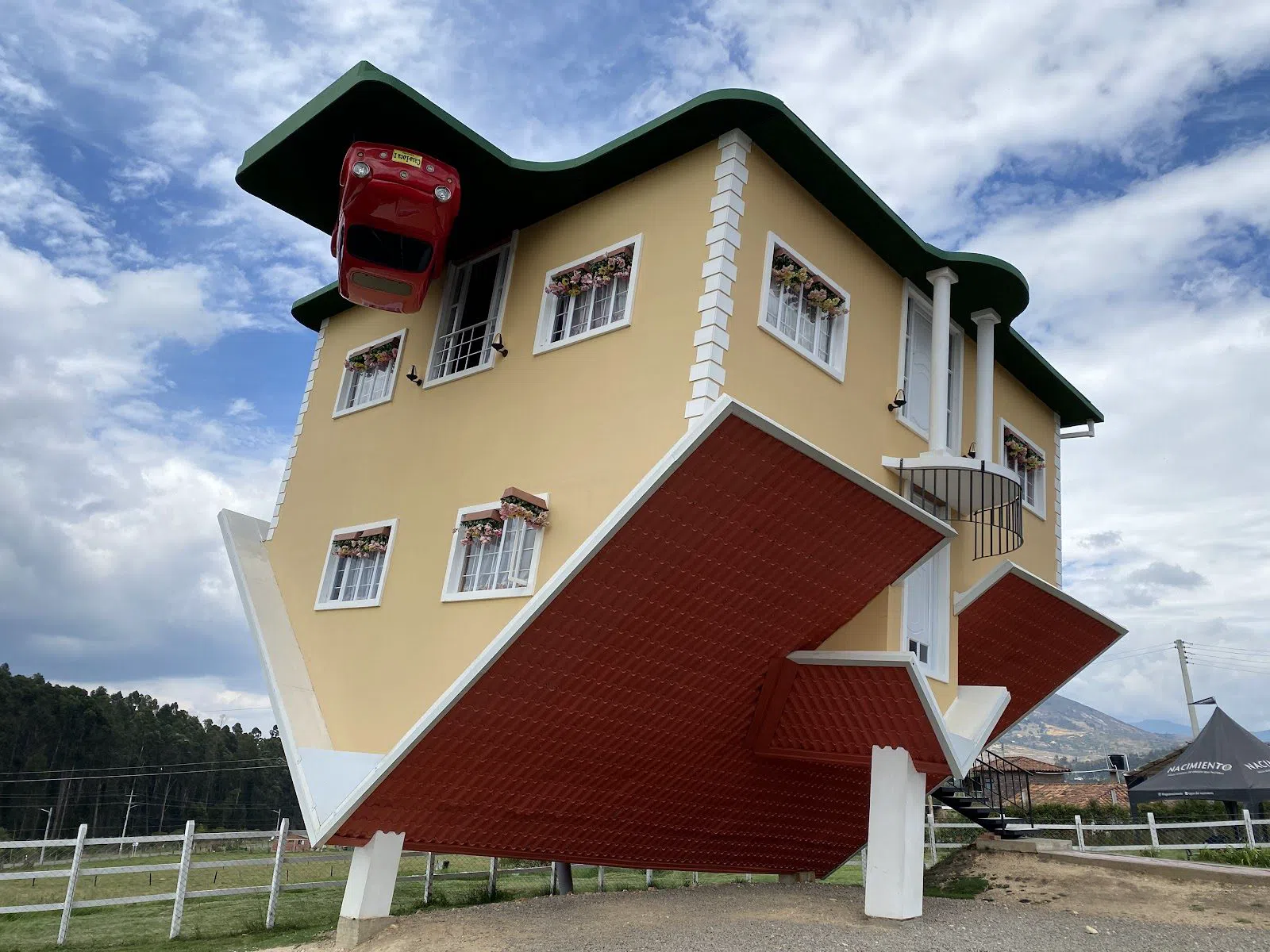 La Casa Loca Guatavita, Bogota